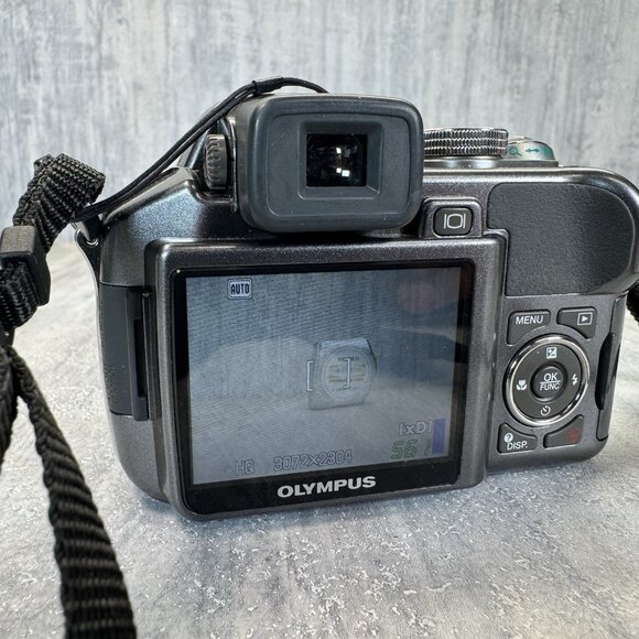 Olympus SP-550UZ 7.1MP Digital Camera with 18x Optical Zoom Tested - Picture 8 of 14